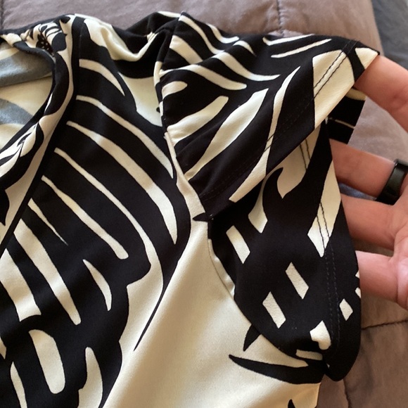 Donna Morgan wrap dress, black and cream palm pattern - size 8 - Picture 7 of 7